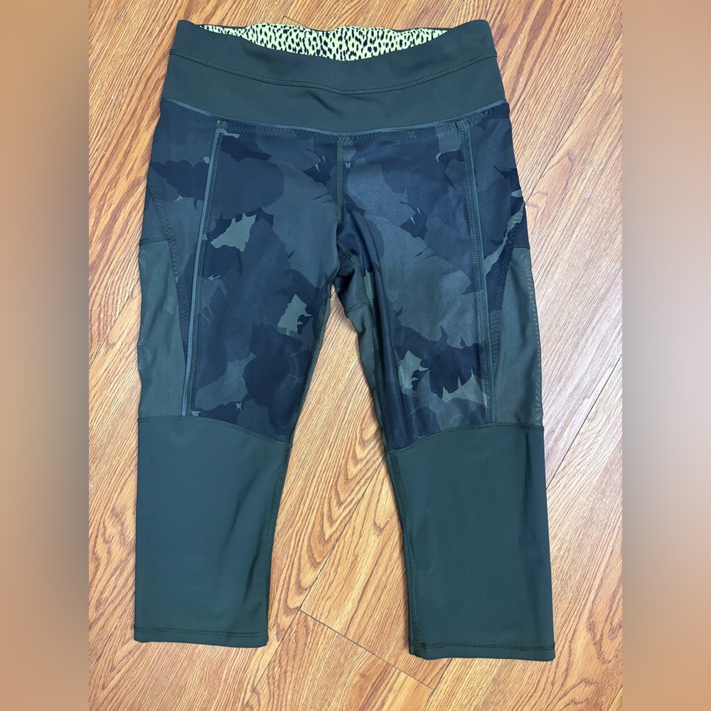 Lululemon Cropped Camo Legging